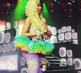 Nicki Minaj Wears Snow White Tights / Brings Fan On Stage In Copenhagen, Denmark